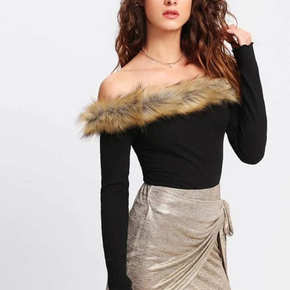 BASIC FUR BLACK SWEATER